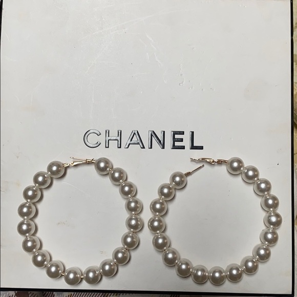 ⭐️LAST PAIR New xl gorgeous faux pearl hoops❤️❤️❤️ - Picture 3 of 3